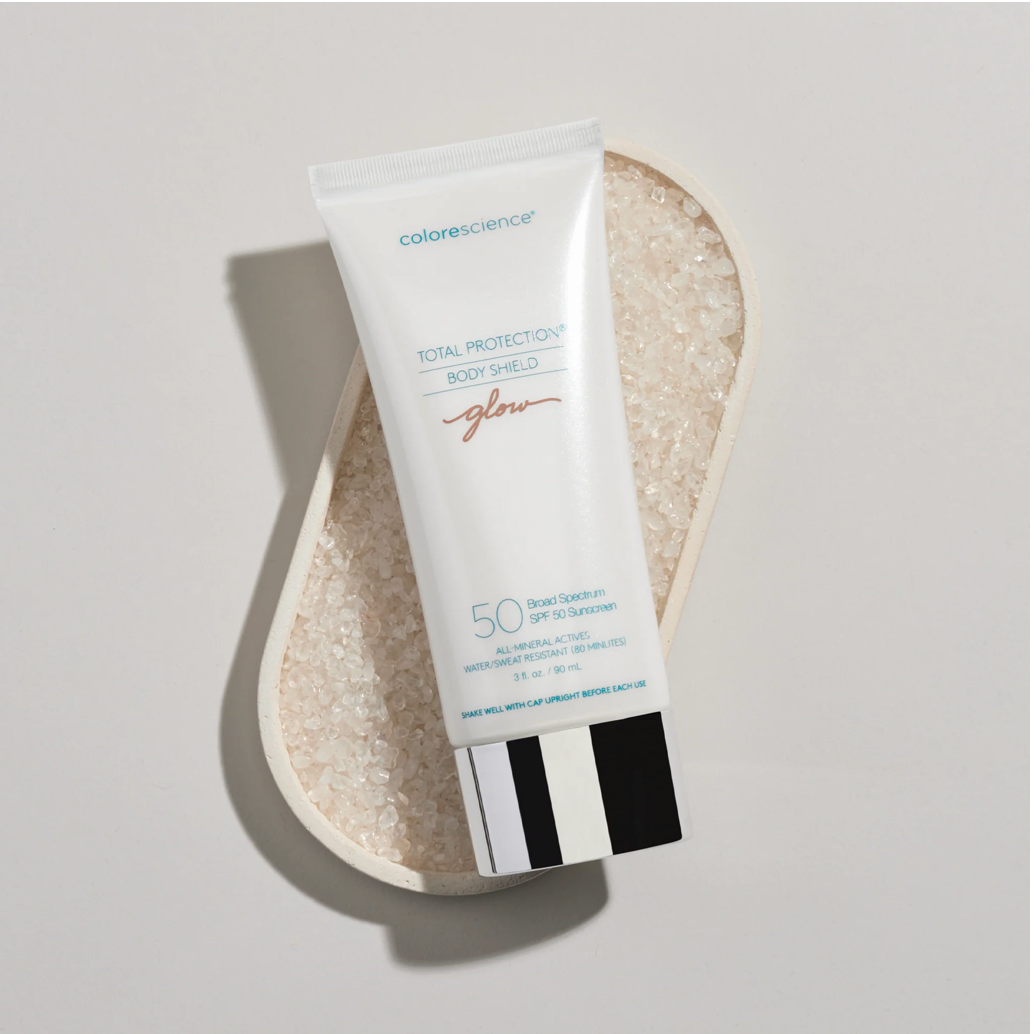 COLORESCIENCE TOTAL PROTECTION™ BODY SHIELD SPF50 GLOW - Mineraaliaurinkovoide vartalolle helmiäishohdon kera – iholle, joka sekä hehkuu että on suojattu. Erittäin kevyt ja kosteuttava. Aurinkosuoja.