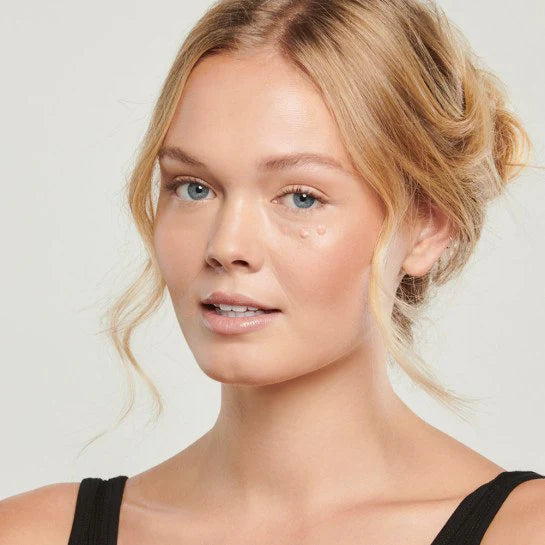 COLORESCIENCE TOTAL EYE® 3-IN-1 RENEVAL THERAPY SPF 35 - Mineraalimeikki aurinkosuojalla. Fysikaalinen aurinkosuoja. Tummat silmänaluset. Colorescience®  Sunforgettable® total protection™ face shield SPF 50 · Sunforgettable® total protection™ brush-on shield